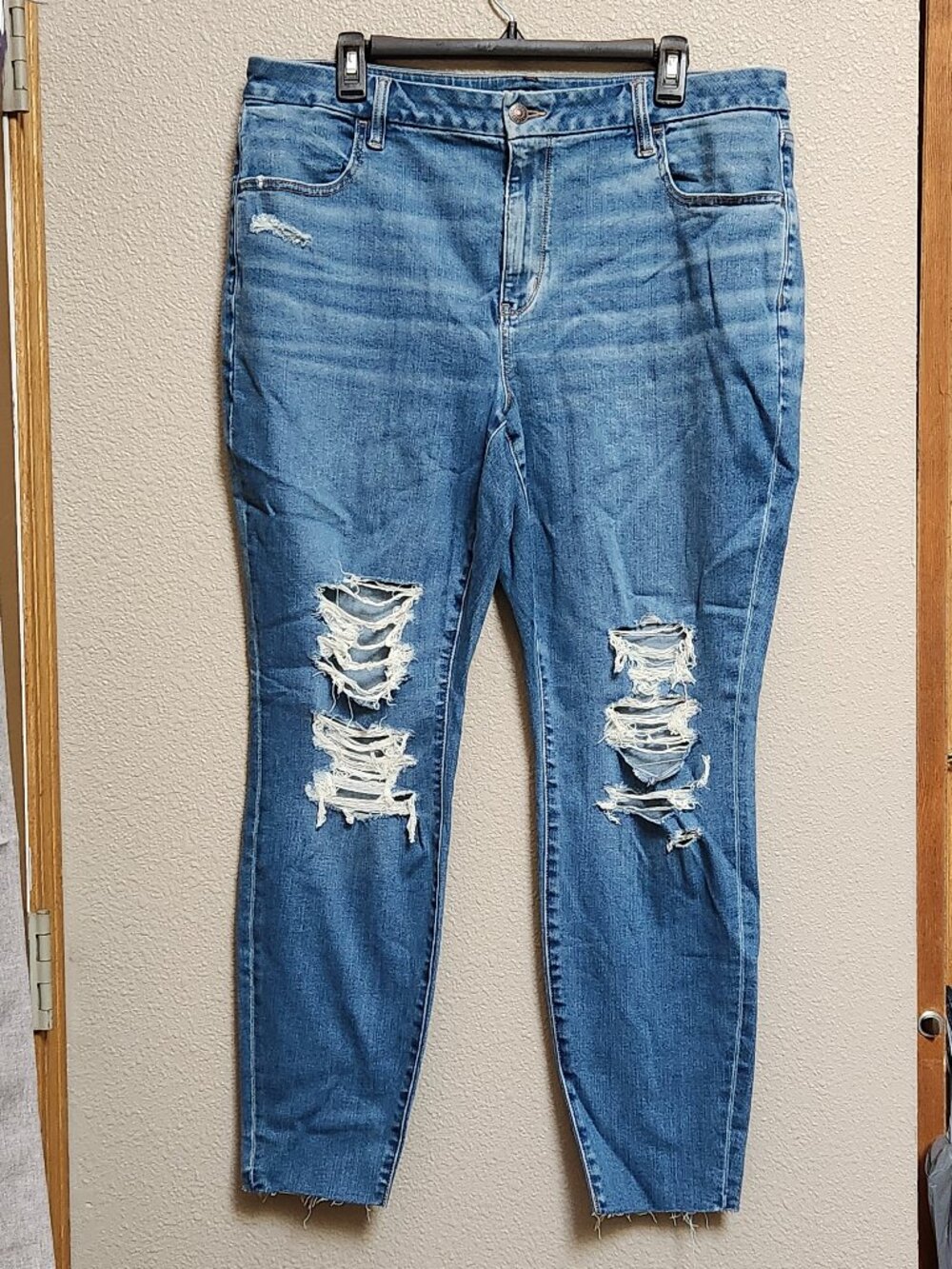 AMERICAN EAGLE Curvy High-Rise Jegging Destroyed - Sz 18